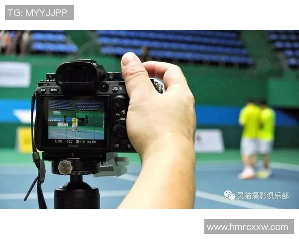 眼睛大如足球场的明星球员们展现魅力与实力的精彩瞬间 眼睛大如足球场的明星球员们展现魅力与实力的精彩瞬间